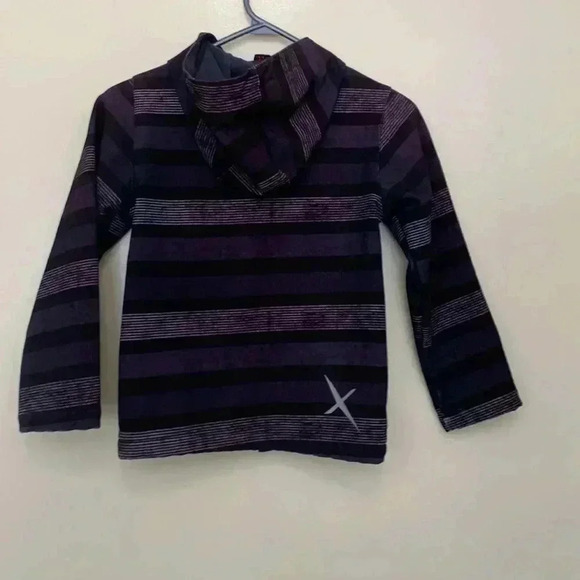 xmtn spring/fall softshell jacket with hood. Two  slit pockets on the front. - Picture 3 of 4